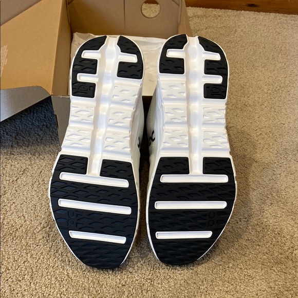 On Running Cloudtilt Mens Size 11 White and Black Sneakers - Picture 7 of 9